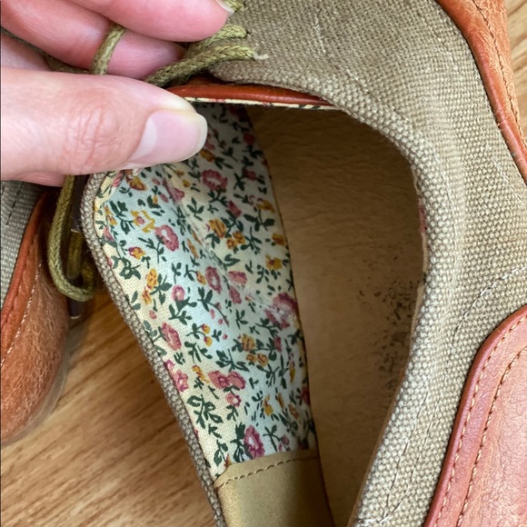 Shoes - Picture 4 of 4